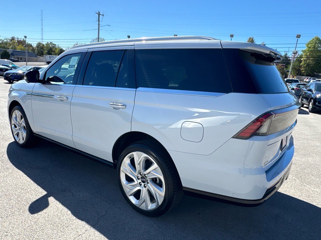 New 2025 Lincoln Navigator Reserve image 10