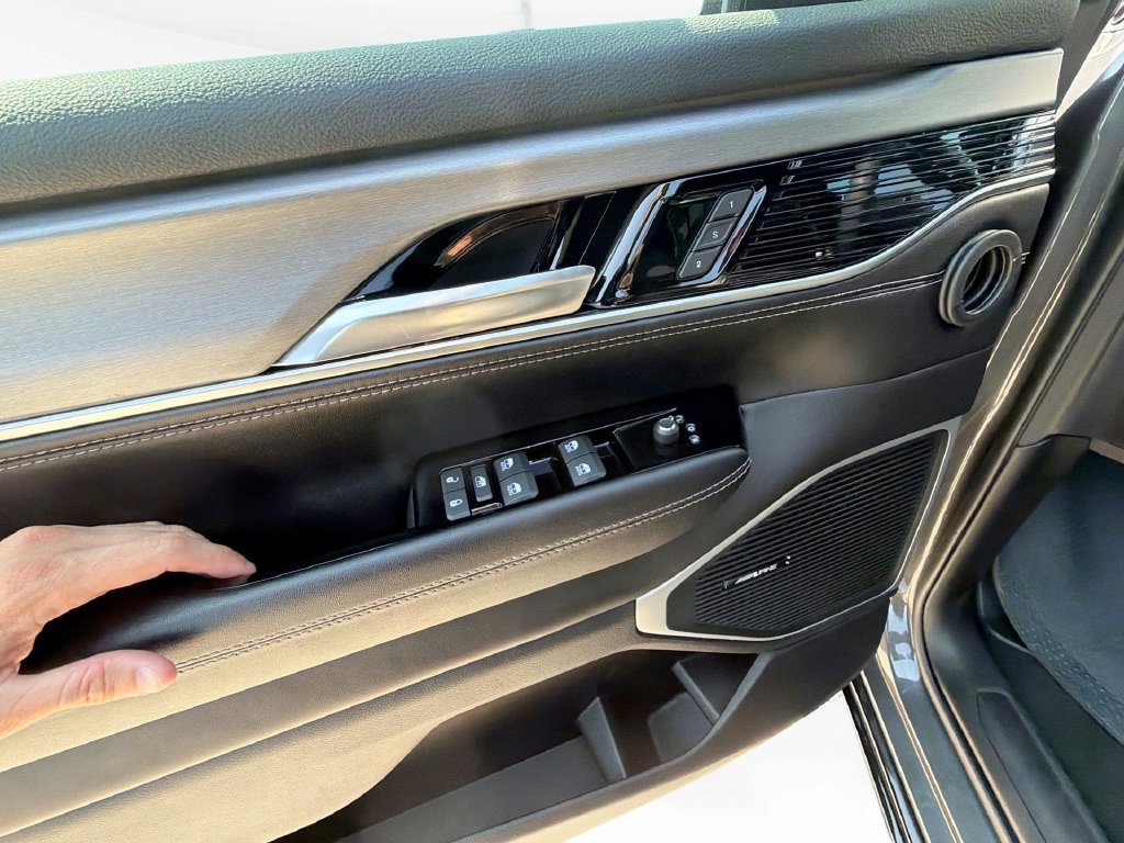Used 2023 Jeep Wagoneer Series II RWD image 15
