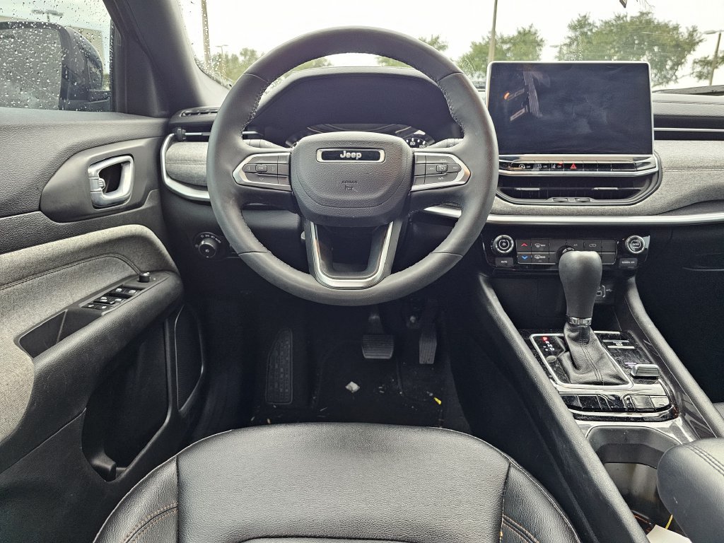 Used 2024 Jeep Compass Latitude AWD/4WD image 11