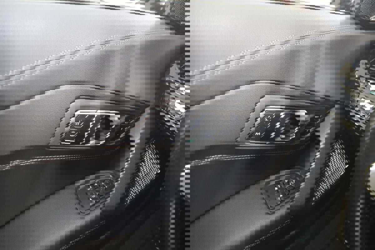 Used 2022 BMW Z4 M40i w/ Premium Package image 43