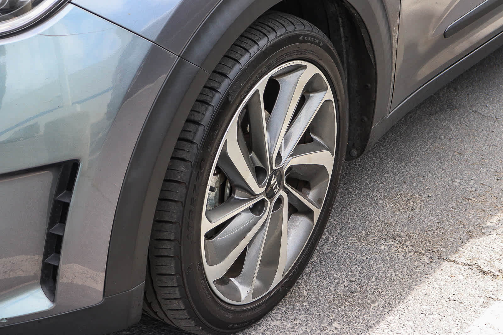 Used 2017 Kia Niro Touring w/ Advanced Technology Package image 4