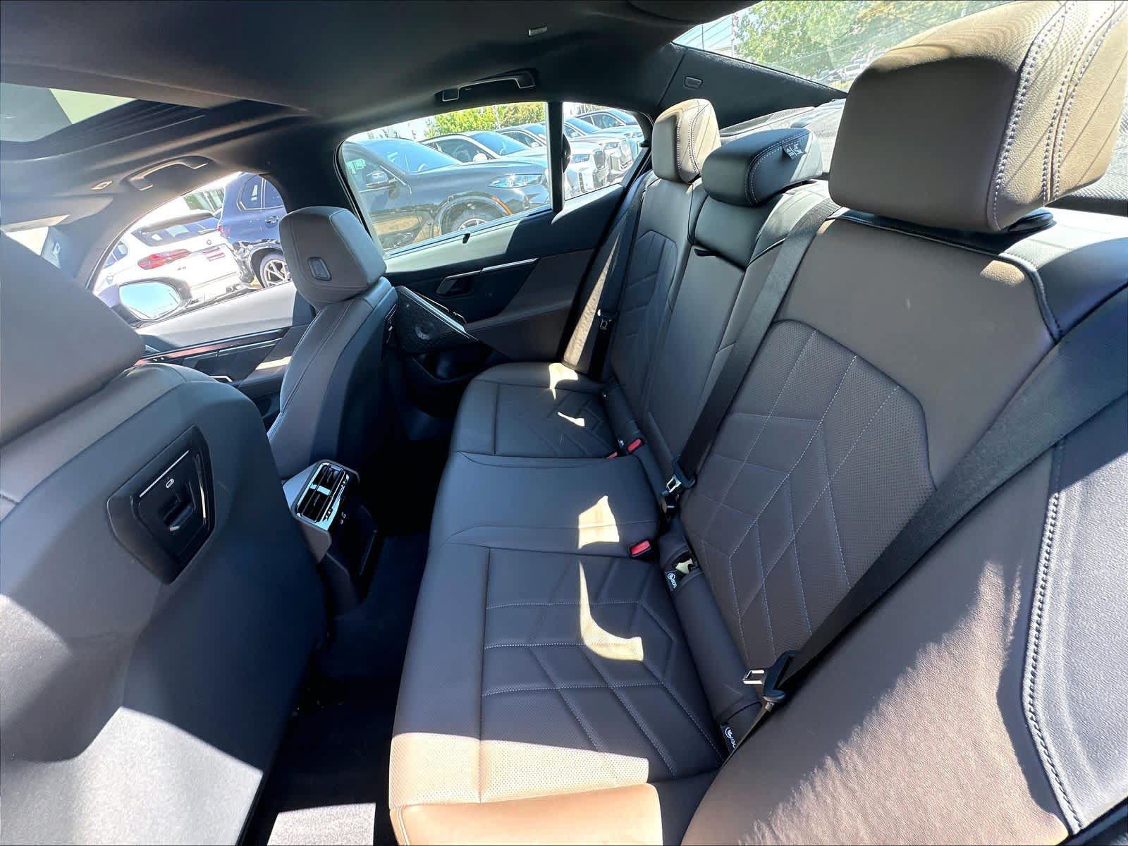 Used 2024 BMW 540i xDrive w/ Premium Package AWD/4WD image 23