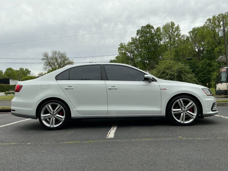 Used 2017 Volkswagen Jetta GLI FWD image 4