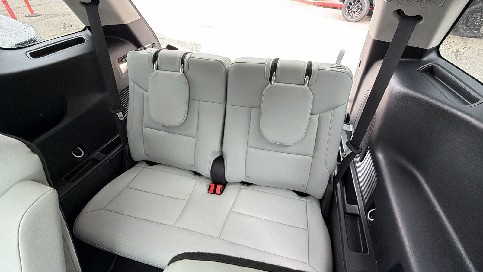 Used 2025 Ford Explorer Platinum w/ Ultimate Package AWD/4WD image 26