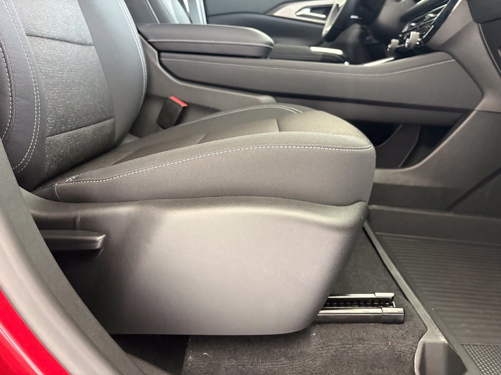 New 2027 Chevrolet Traverse LT FWD image 33
