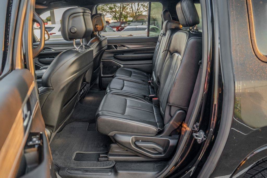 Used 2024 Jeep Wagoneer L Series II w/ Flexible Seating Group AWD/4WD image 18