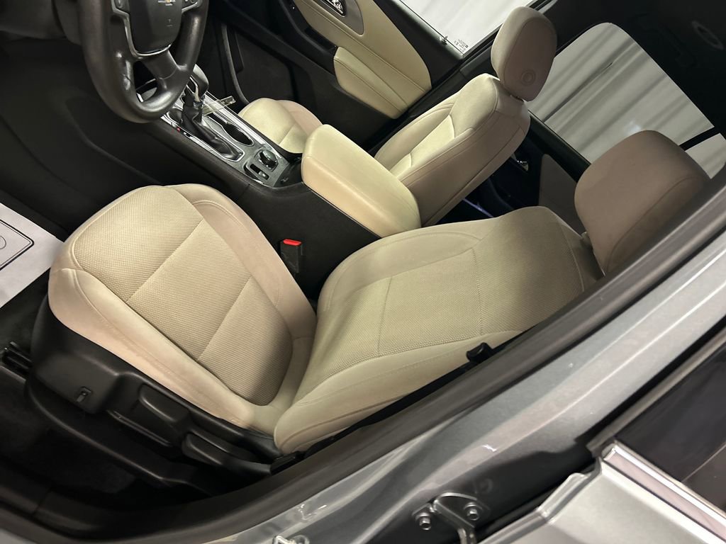 Used 2023 Chevrolet Traverse LS w/ Safety Package FWD image 12