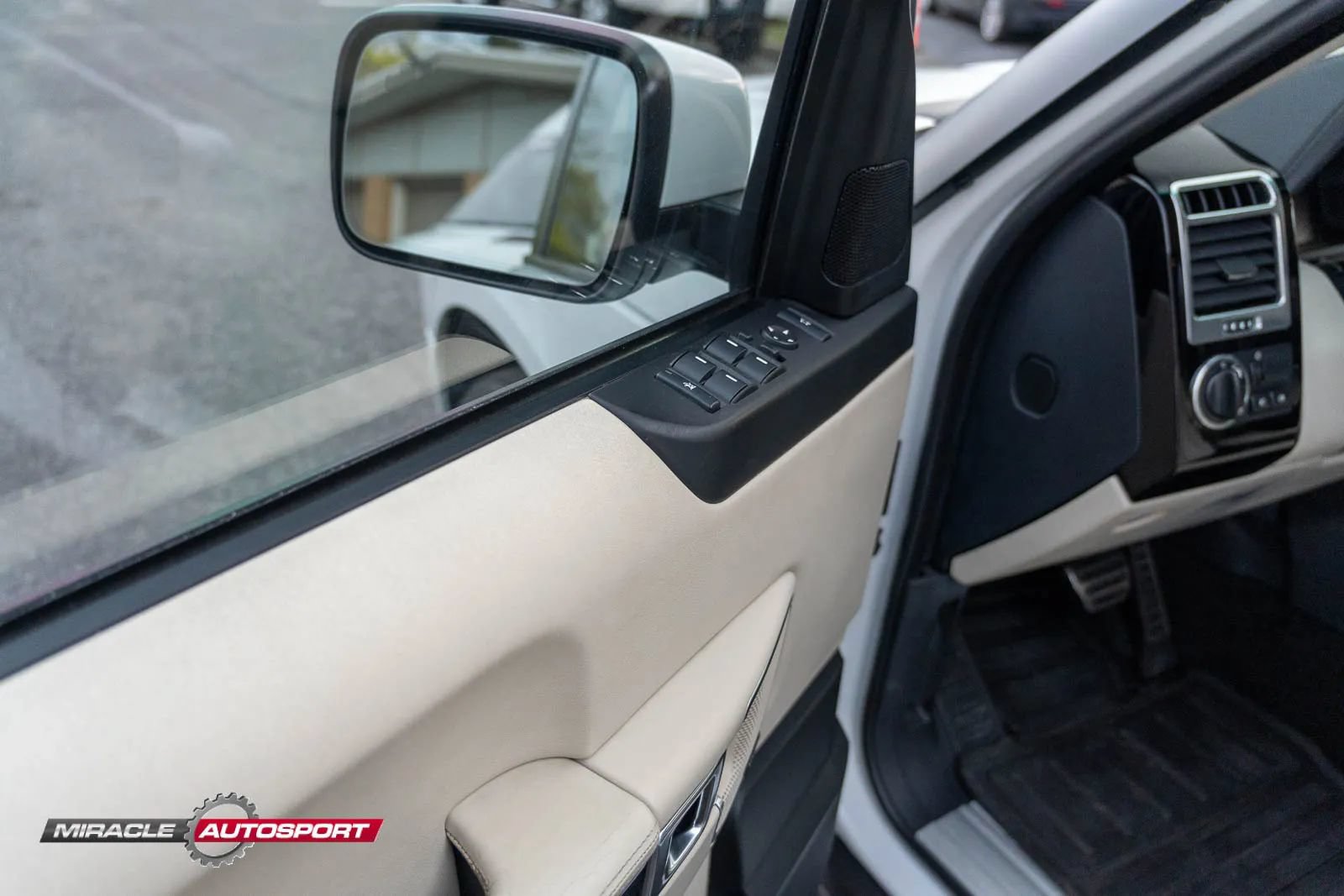 Used 2012 Land Rover Range Rover Supercharged AWD/4WD image 14