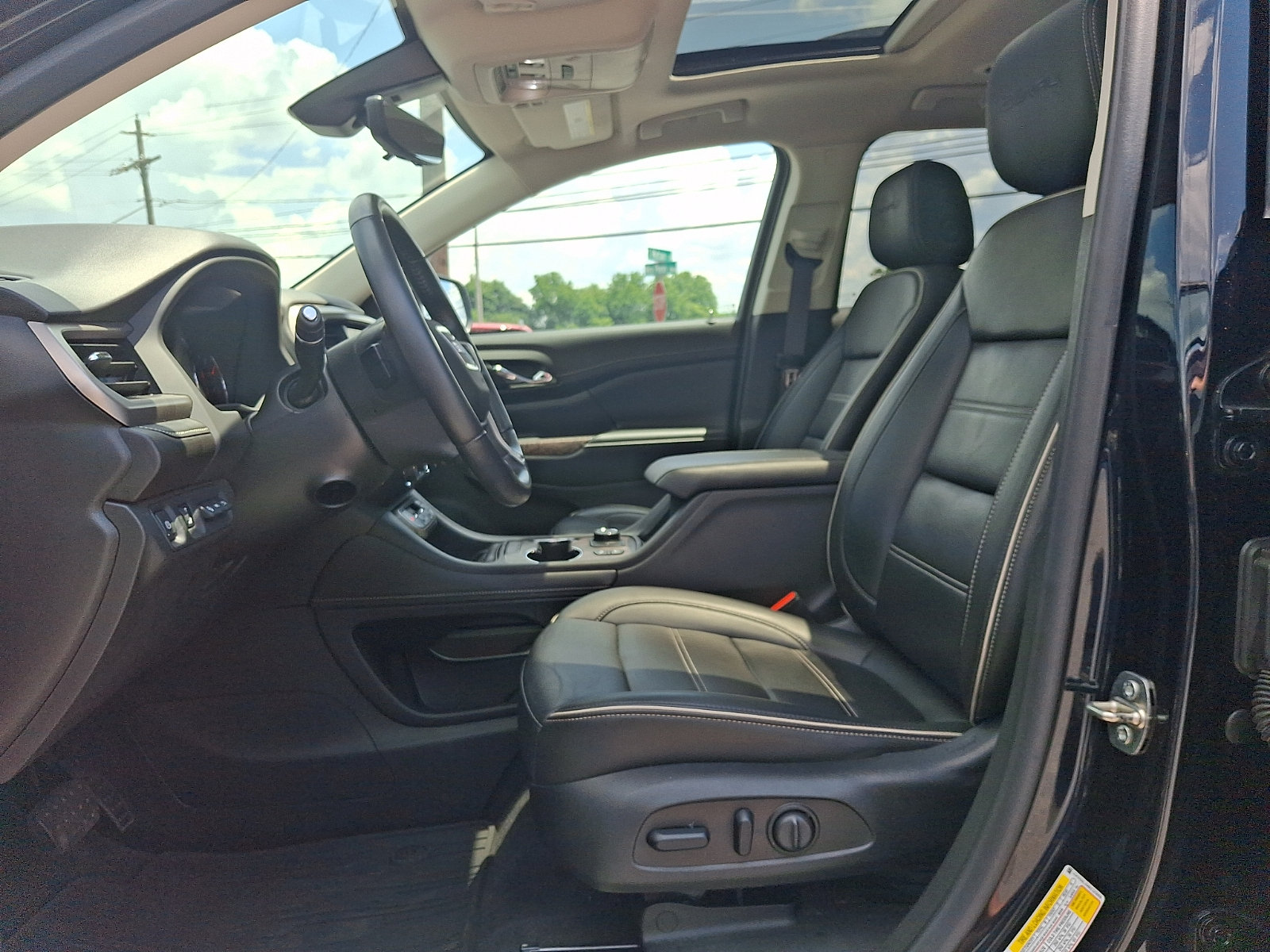 Used 2021 GMC Acadia Denali w/ Denali Ultimate Package AWD/4WD image 14