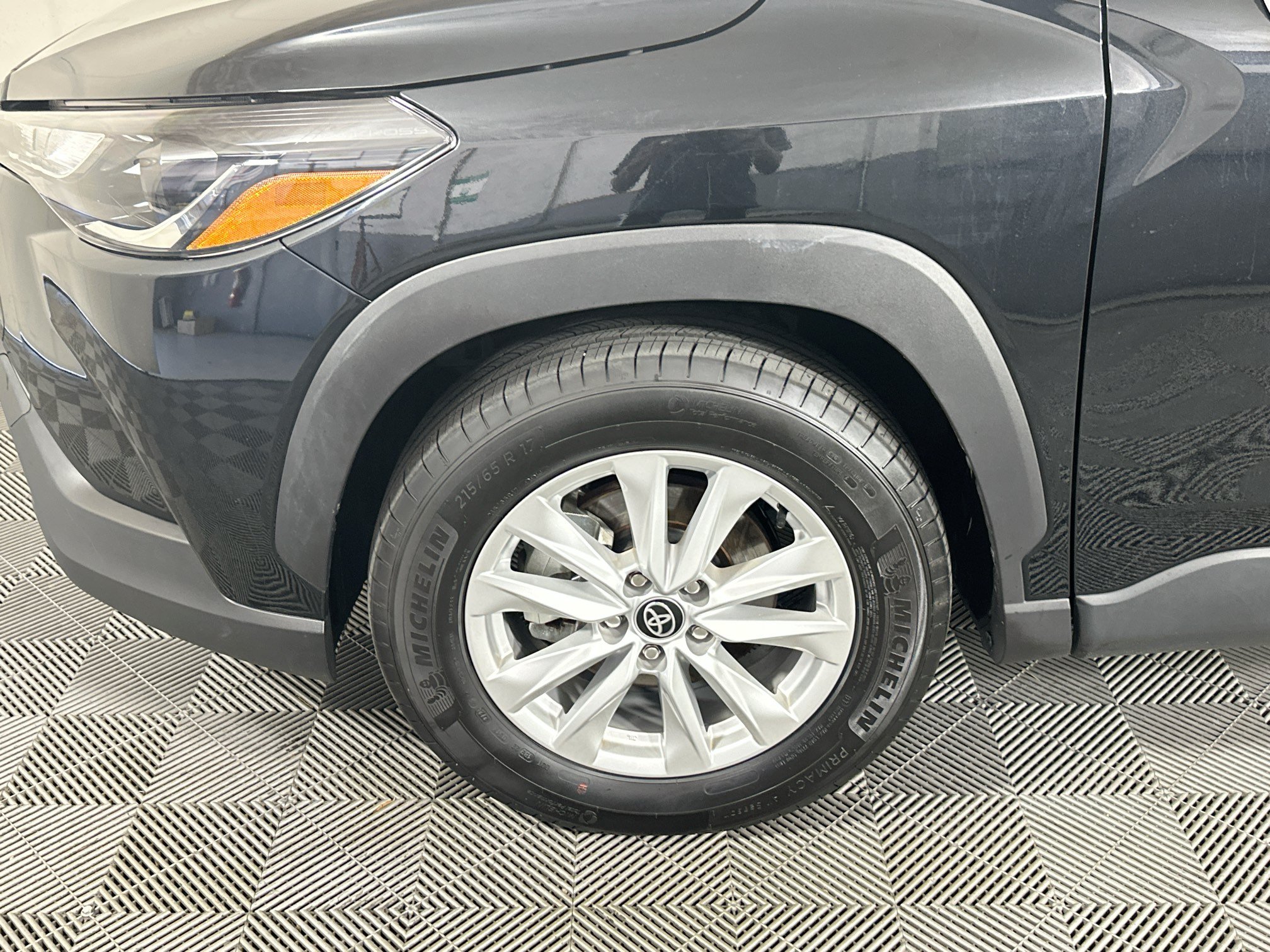 Used 2025 Toyota Corolla Cross L FWD image 11