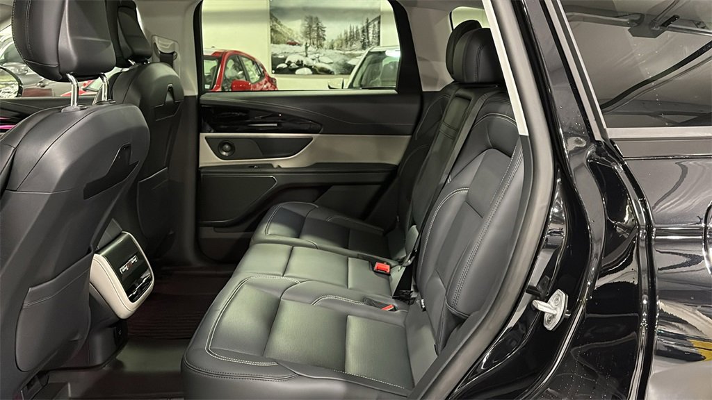 Used 2025 Lincoln Nautilus Premier w/ Equipment Group 102A image 27