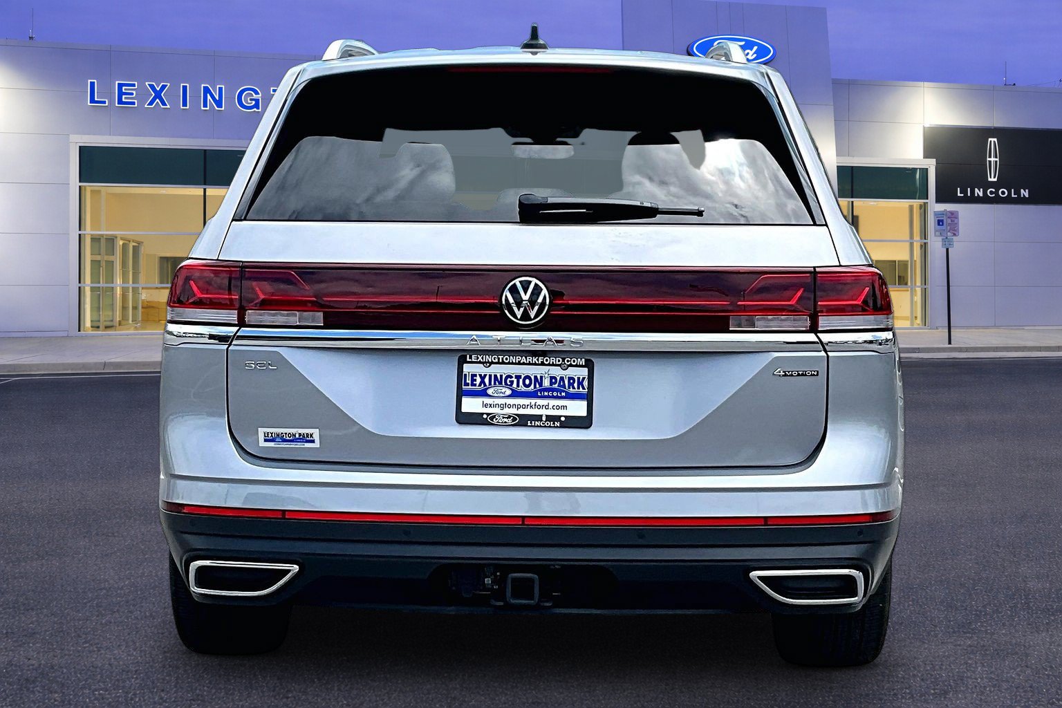 Used 2025 Volkswagen Atlas SEL AWD/4WD image 6