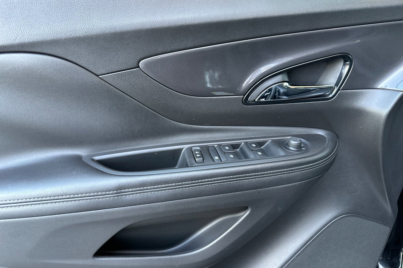Certified 2019 Buick Encore Preferred w/ Safety Package FWD image 11
