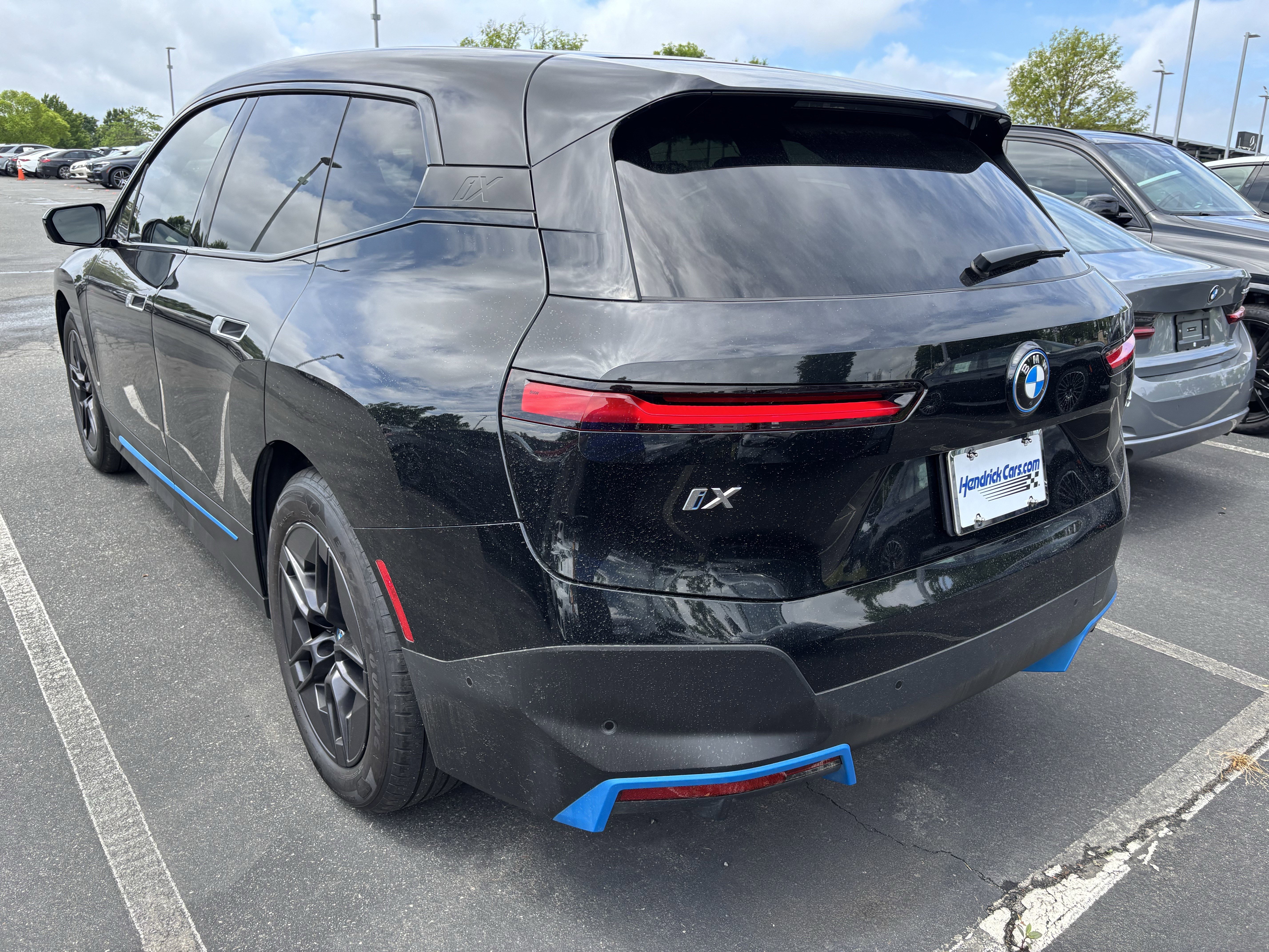 Used 2023 BMW iX xDrive50 w/ Premium Package AWD/4WD image 14