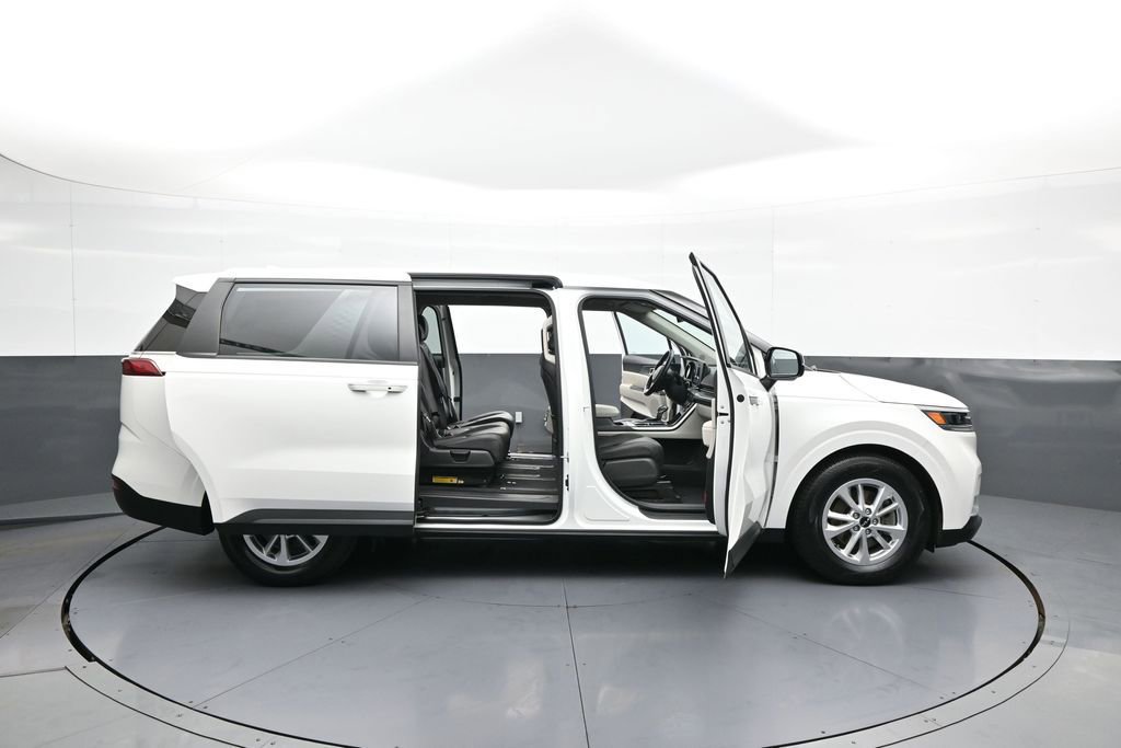 Used 2024 Kia Carnival LX FWD image 41