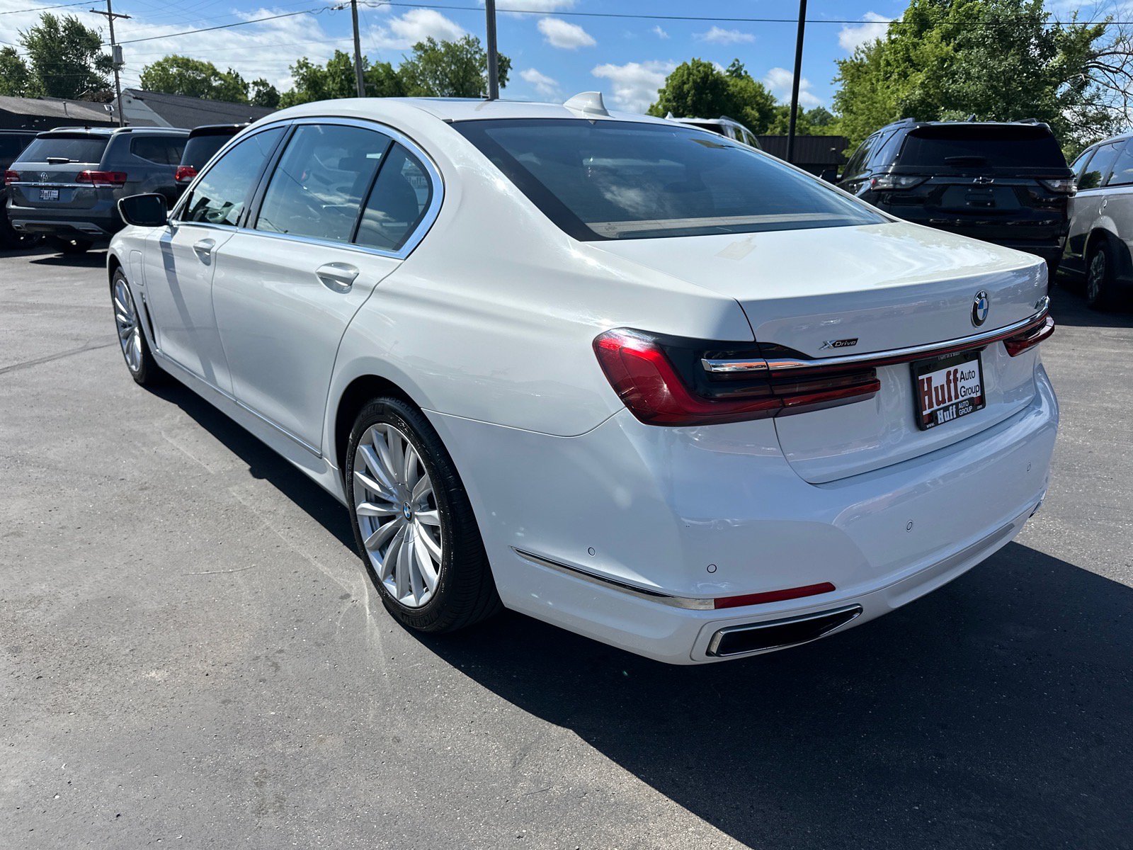 Used 2020 BMW 745e xDrive AWD/4WD image 8
