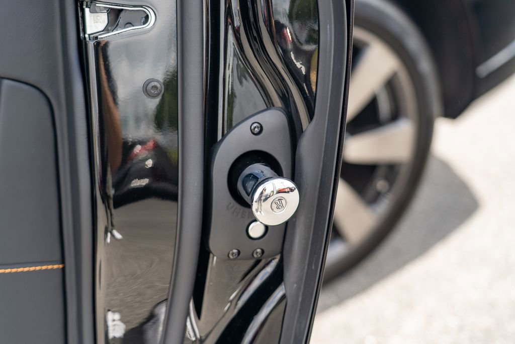 Used 2025 Rolls-Royce Cullinan image 17