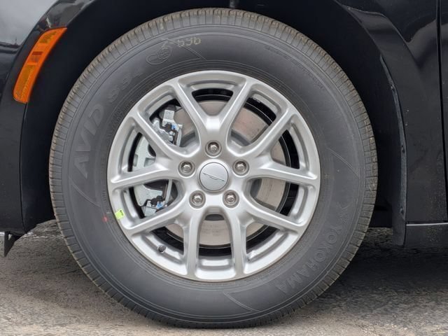 New 2027 Chrysler Pacifica Select FWD image 10