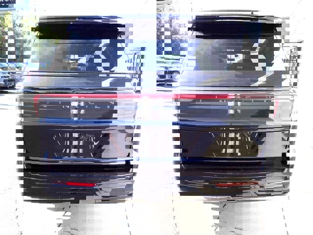 New 2025 Lincoln Navigator L Reserve image 11