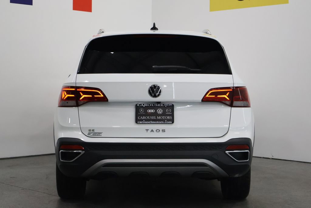 Used 2022 Volkswagen Taos SE w/ Panoramic Sunroof Package image 11