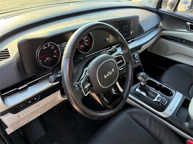 Used 2024 Kia Carnival LX image 8