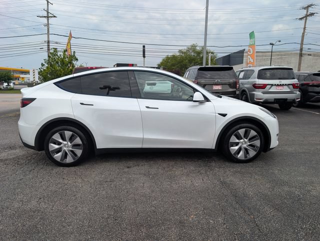 Used 2024 Tesla Model Y Long Range AWD/4WD image 2