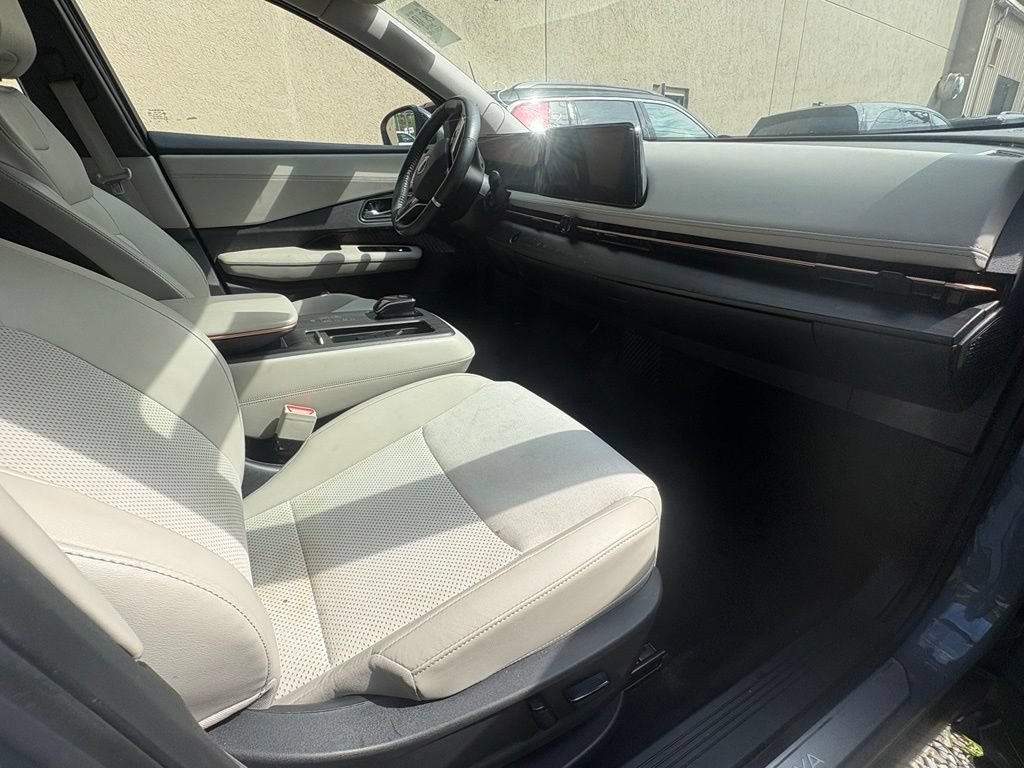 Used 2024 Nissan Ariya FWD image 29