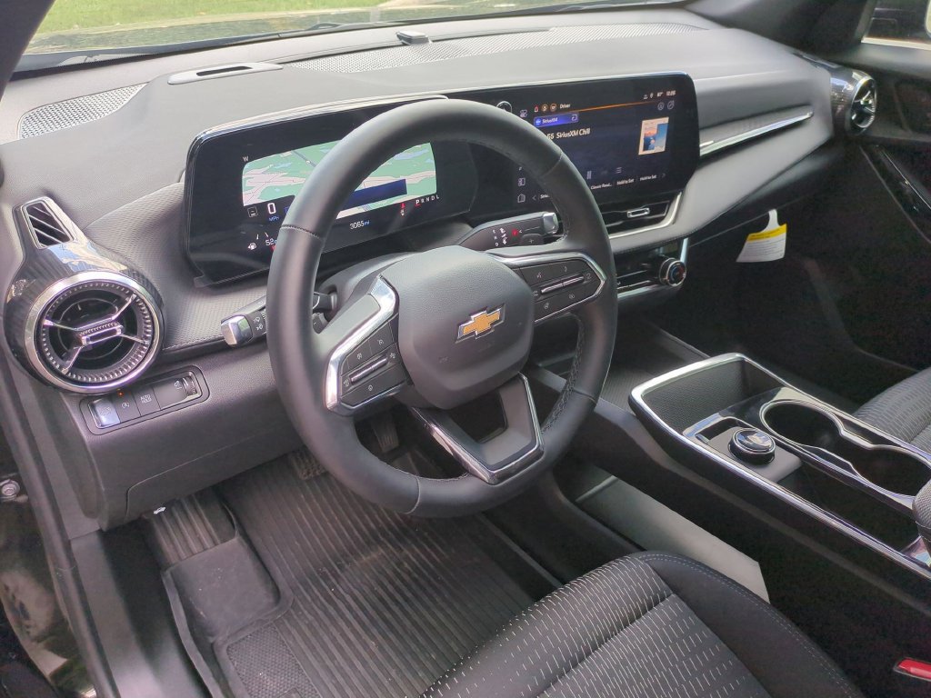 New 2026 Chevrolet Equinox LT w/ Safety and Technology Package FWD image 17