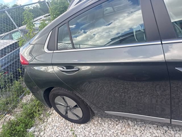 Used 2022 Hyundai Ioniq SE FWD image 5
