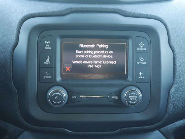 Used 2019 Jeep Renegade Sport w/ Sport Appearance Group AWD/4WD image 3
