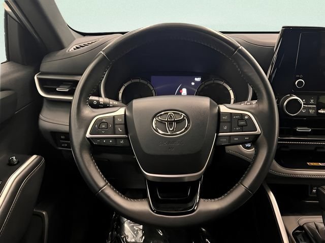 Used 2024 Toyota Highlander XSE FWD image 23