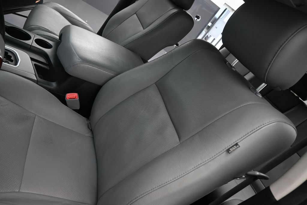 Used 2017 Toyota Sequoia Platinum AWD/4WD image 9