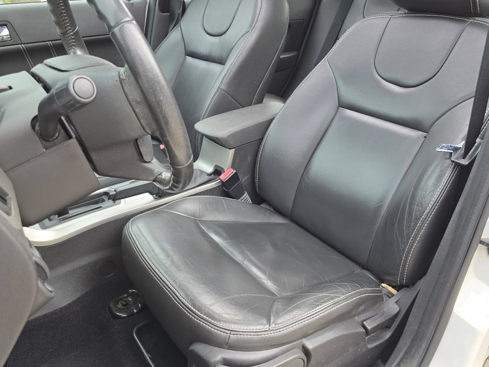 Used 2009 Ford Focus SEL FWD image 22