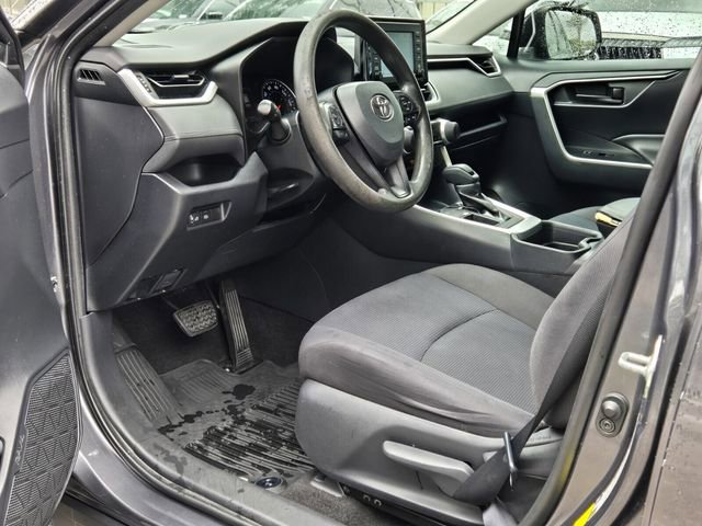 Used 2019 Toyota RAV4 LE FWD image 14