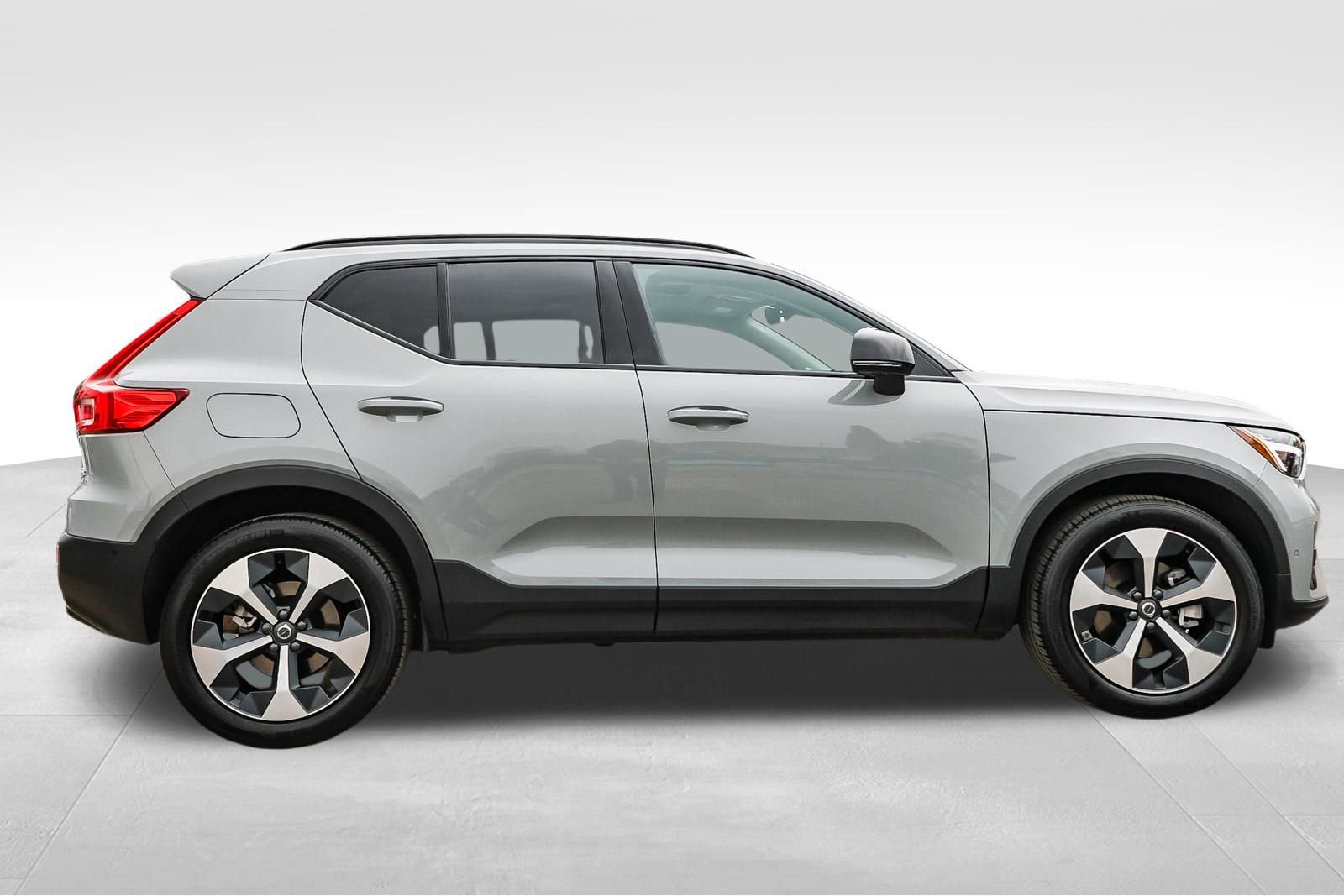 Used 2026 Volvo XC40 B5 Plus w/ Protection Package Premier image 4