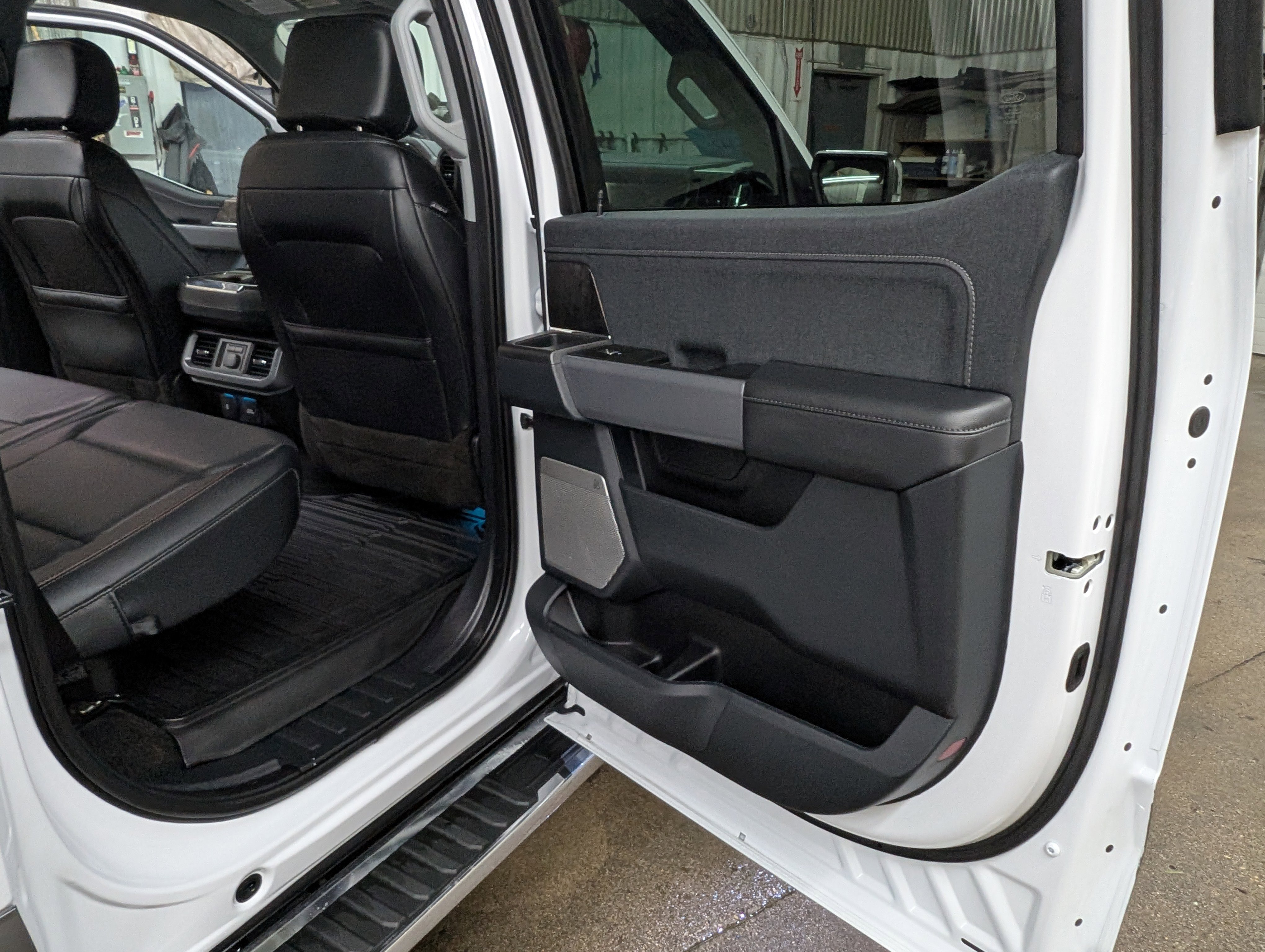 Used 2023 Ford F150 Lariat w/ Equipment Group 502A High image 6