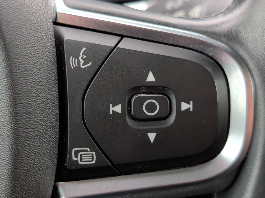 Used 2019 Volvo XC60 T5 Momentum w/ Premium Package AWD/4WD image 13