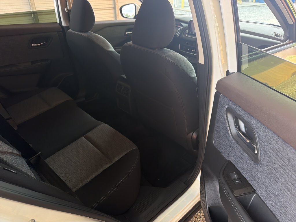 Used 2023 Nissan Rogue SV FWD image 29