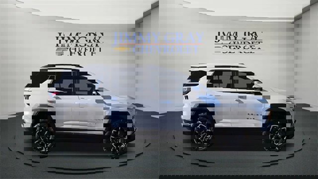 New 2026 Chevrolet Equinox ACTIV w/ Convenience Package III image 2