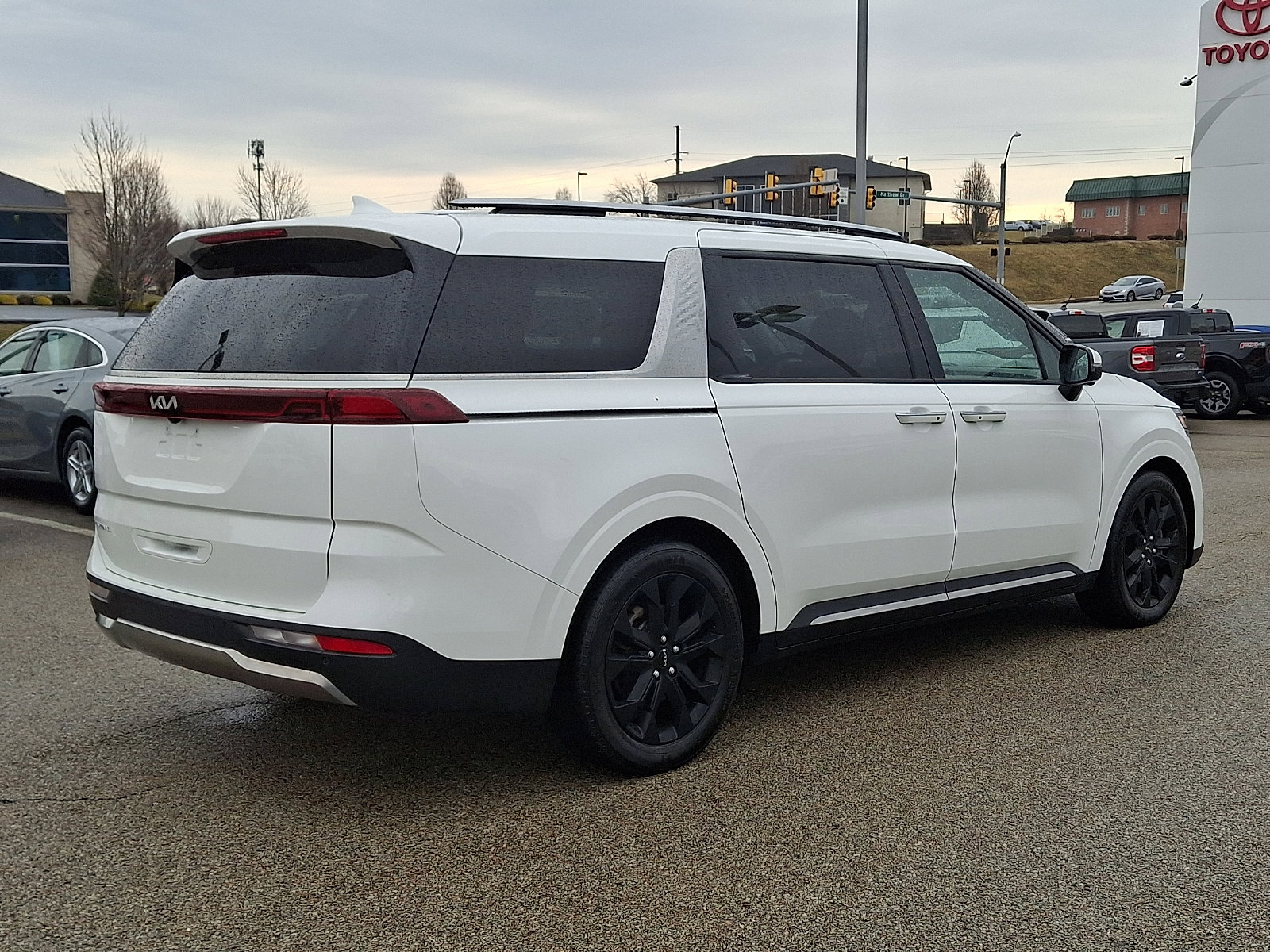 Used 2023 Kia Carnival SX Prestige image 6