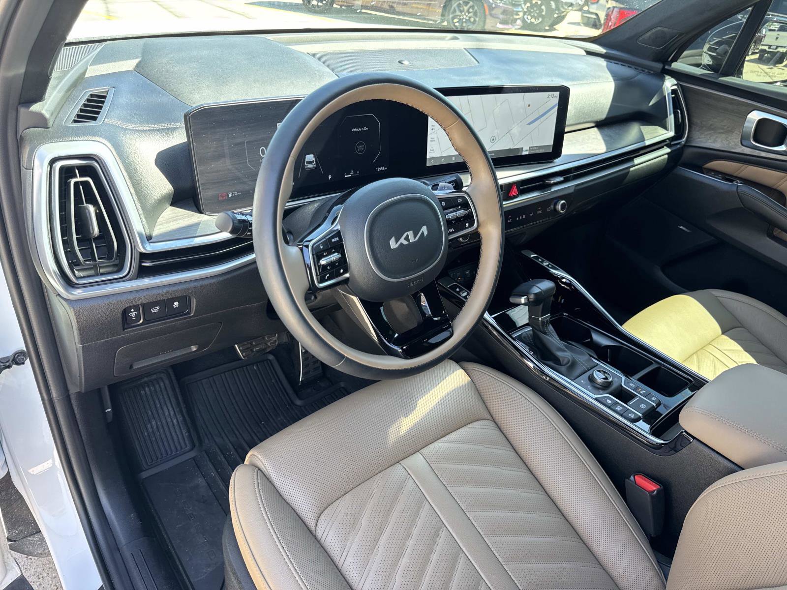 Used 2025 Kia Sorento SX Prestige w/ Olive Brown Leather Package image 18