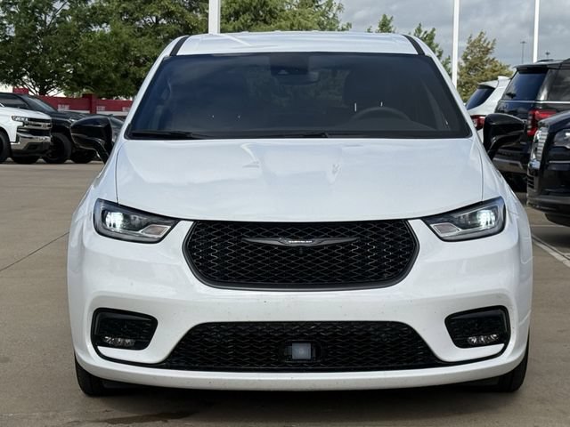 Used 2024 Chrysler Pacifica Limited FWD image 8