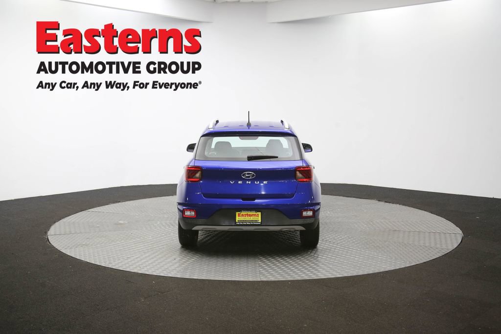 Used 2023 Hyundai Venue SEL image 32