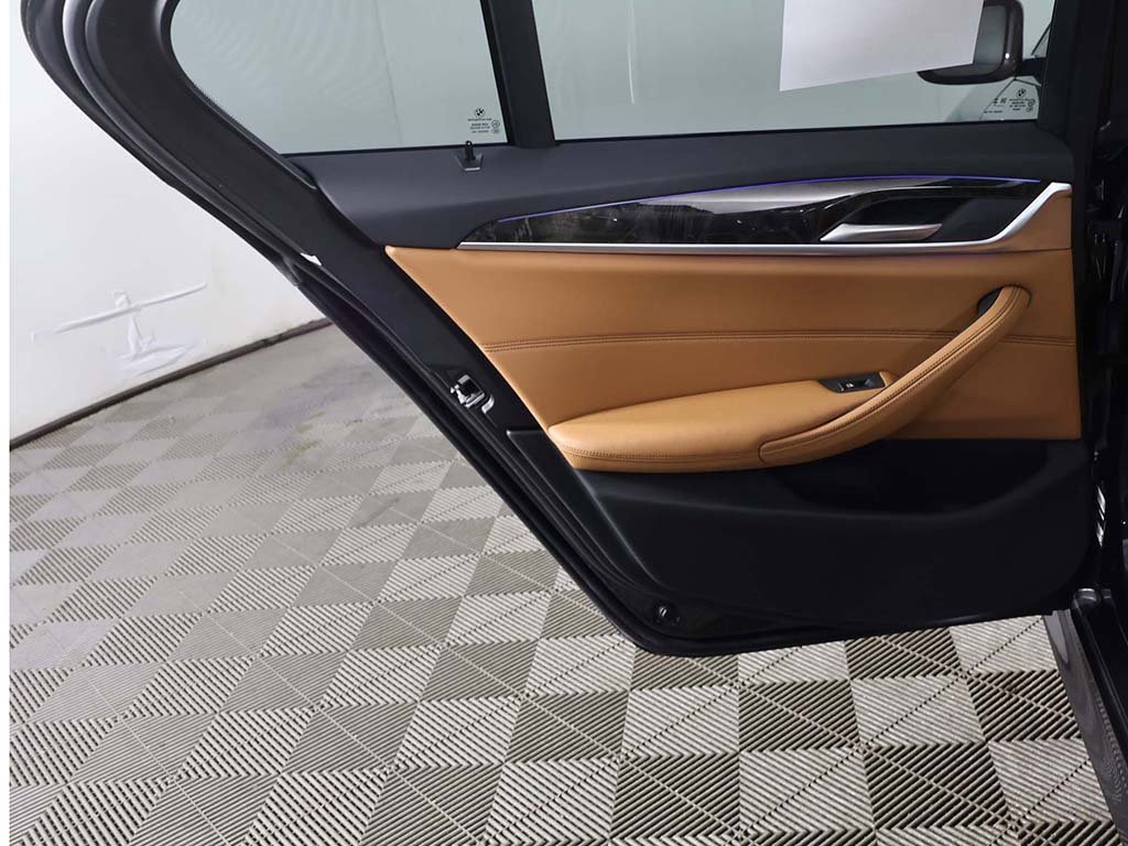 Used 2023 BMW 530i xDrive w/ M Sport Package image 25