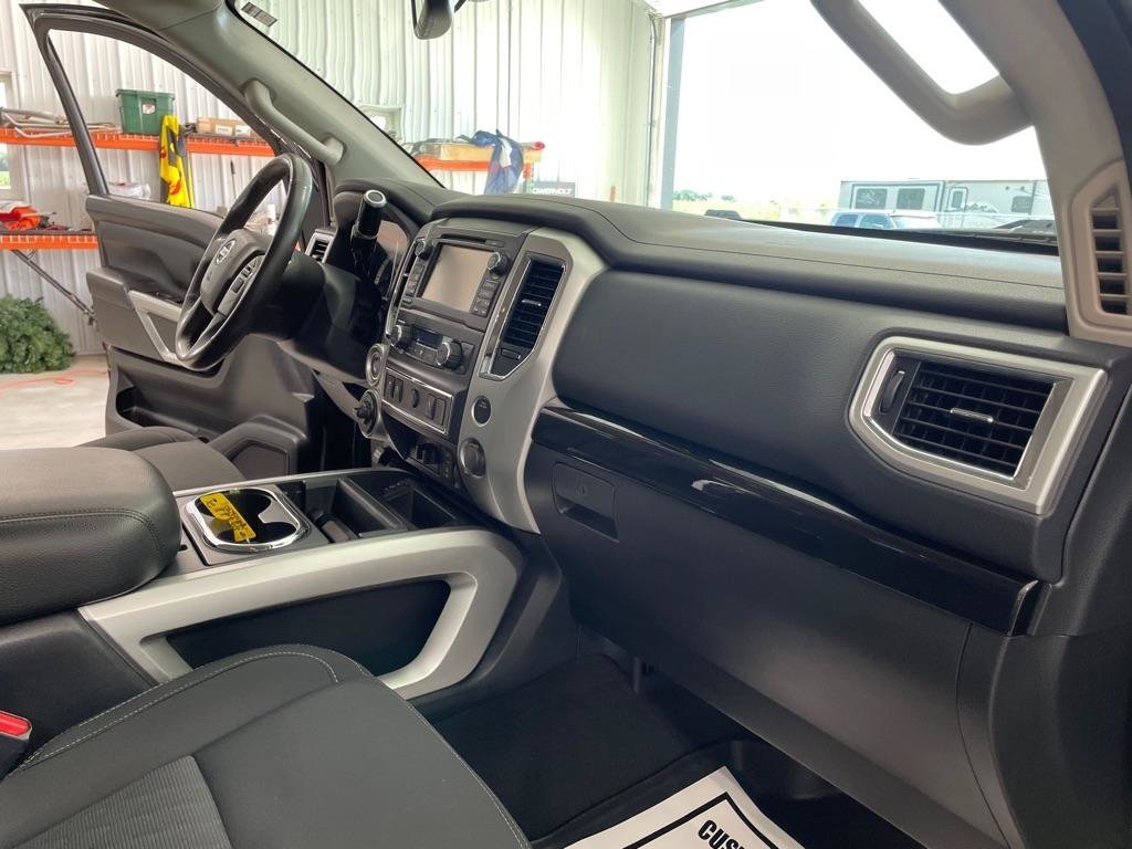 Used 2017 Nissan Titan SV AWD/4WD image 22