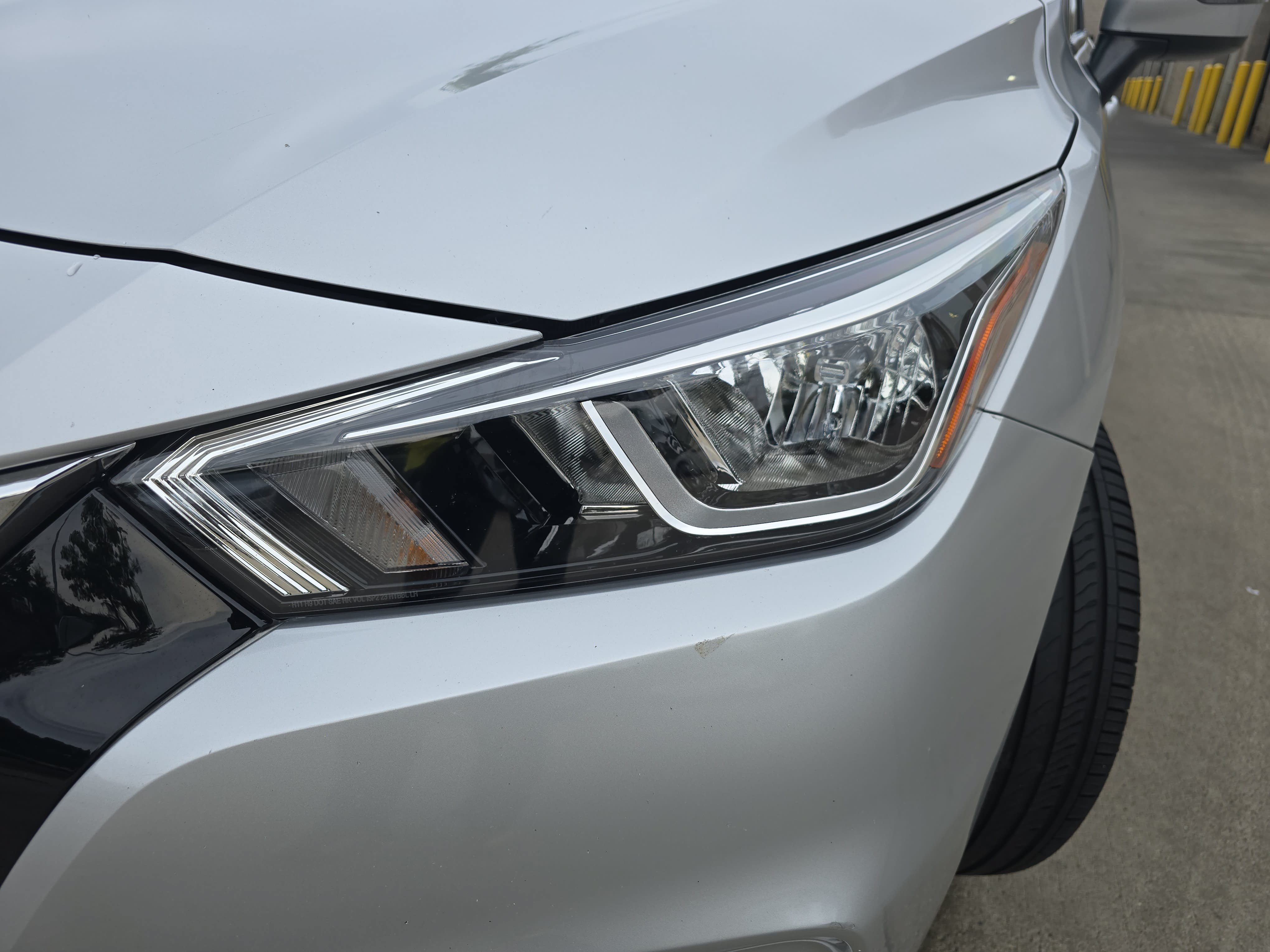 Used 2020 Nissan Versa SV FWD image 32