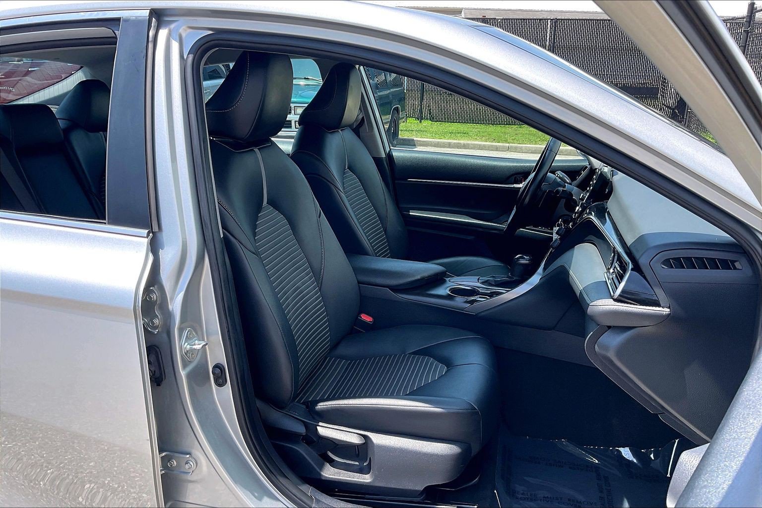 Used 2021 Toyota Camry SE FWD image 9