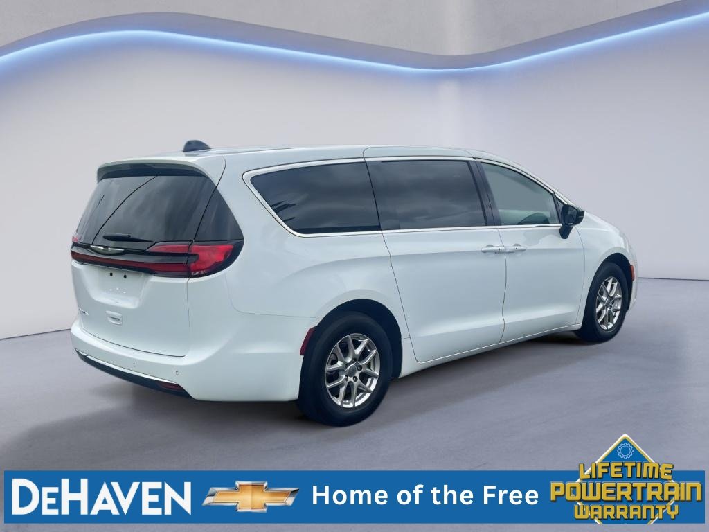 Used 2025 Chrysler Pacifica Select FWD image 6