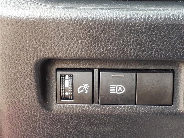 Used 2019 Toyota RAV4 LE image 20