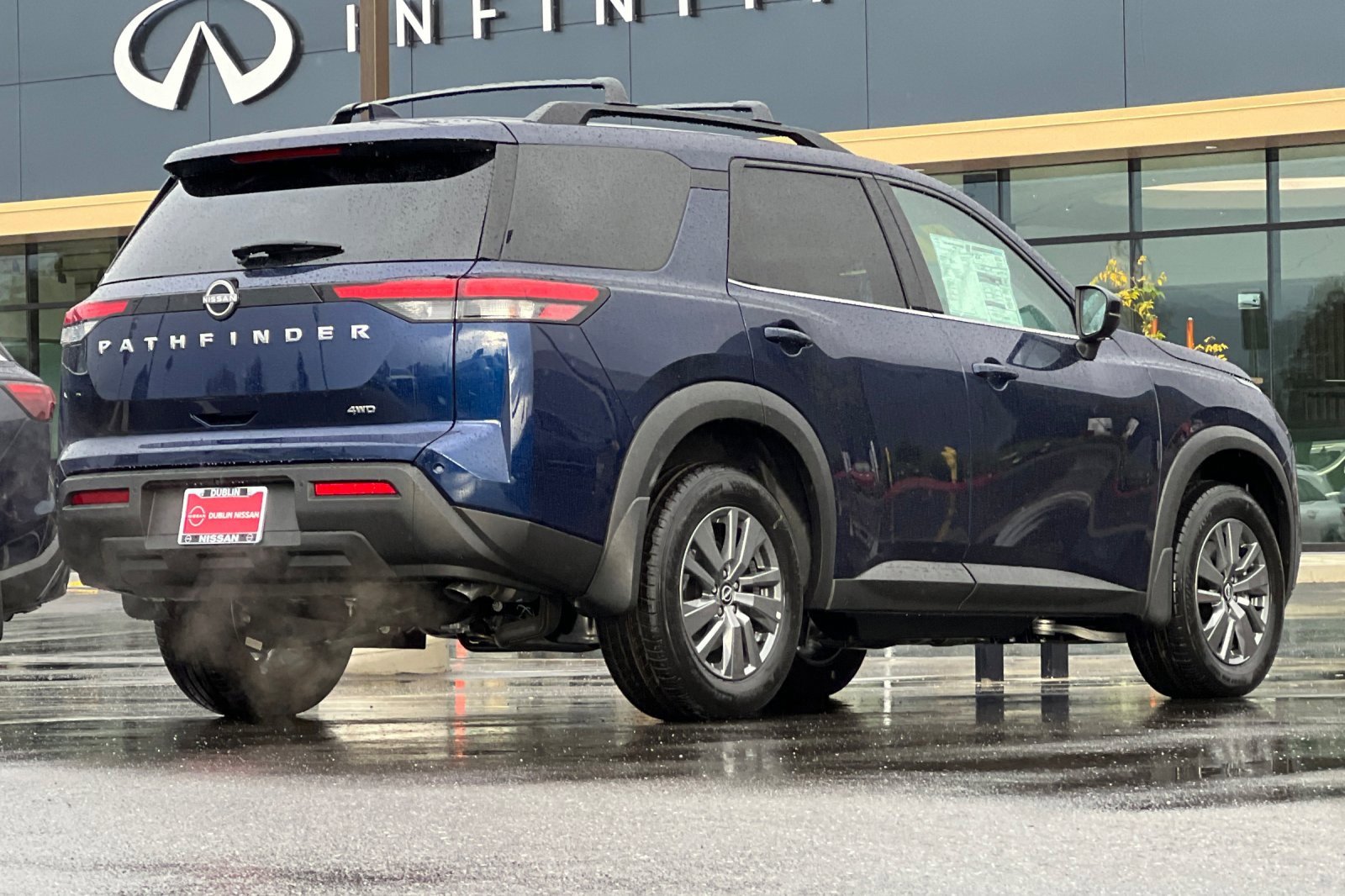 New 2025 Nissan Pathfinder SV image 4